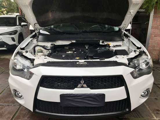 MITSUBISHI-OUTLANDER-2012