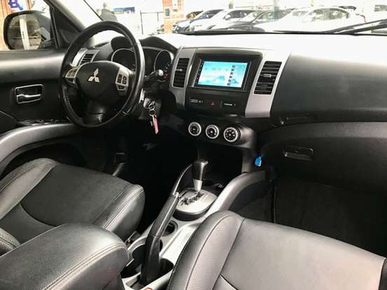 MITSUBISHI-OUTLANDER-2012