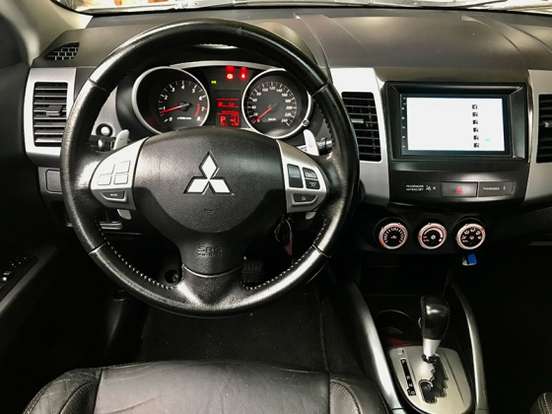 MITSUBISHI-OUTLANDER-2012