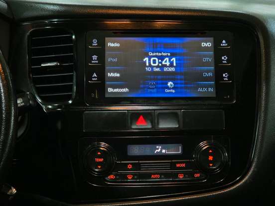 MITSUBISHI-OUTLANDER-2015