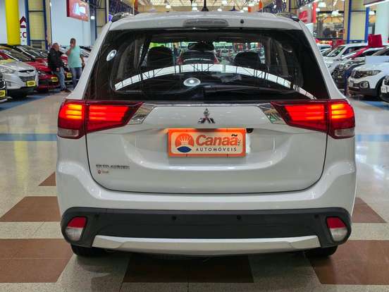 MITSUBISHI-OUTLANDER-2015