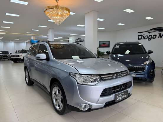 MITSUBISHI-OUTLANDER-2013