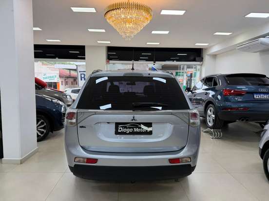MITSUBISHI-OUTLANDER-2013