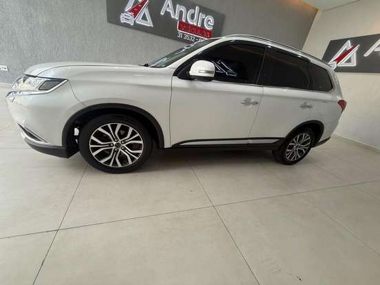 MITSUBISHI-OUTLANDER-2015