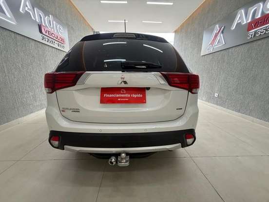 MITSUBISHI-OUTLANDER-2.2 4X4 16V DIESEL 4P AUTOMÁTICO MITSUBISHI-OUTLANDER-2015