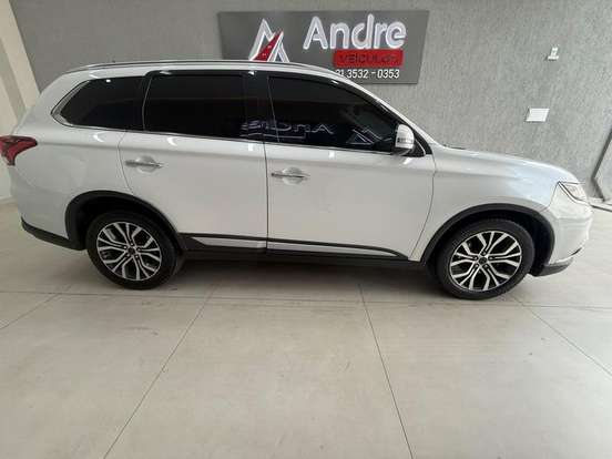 MITSUBISHI-OUTLANDER-2015