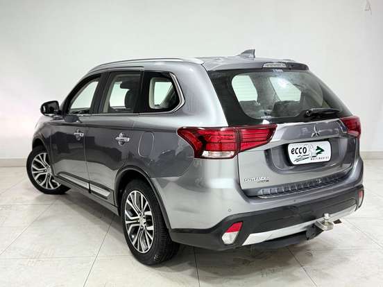 MITSUBISHI-OUTLANDER-2.2 4X4 16V DIESEL 4P AUTOMÁTICO MITSUBISHI-OUTLANDER-2018