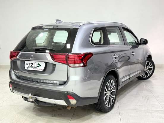MITSUBISHI-OUTLANDER-2018
