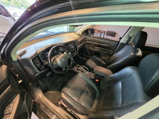 MITSUBISHI-OUTLANDER-2016