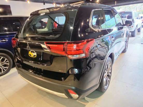MITSUBISHI-OUTLANDER-2016