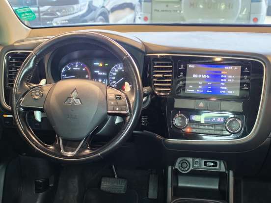 MITSUBISHI-OUTLANDER-2016