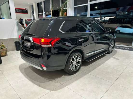 MITSUBISHI-OUTLANDER-2.2 4X4 16V DIESEL 4P AUTOMÁTICO MITSUBISHI-OUTLANDER-2015