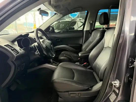 MITSUBISHI-OUTLANDER-2007