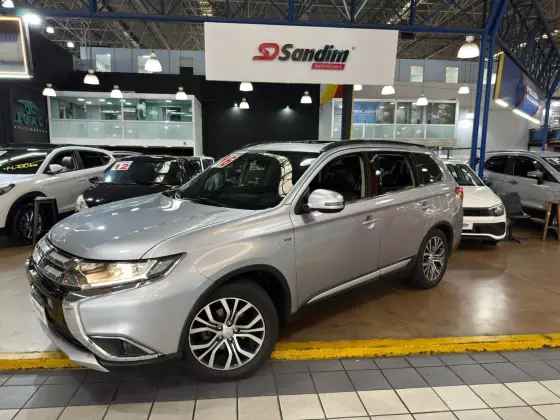 MITSUBISHI OUTLANDER 3.0 GT 4X4 V6 24V GASOLINA 4P AUTOMÁTICO