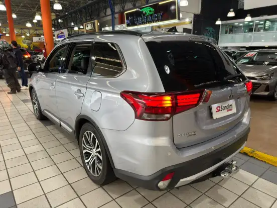 MITSUBISHI-OUTLANDER-3.0 GT 4X4 V6 24V GASOLINA 4P AUTOMÁTICO MITSUBISHI-OUTLANDER-2016