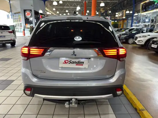 MITSUBISHI-OUTLANDER-3.0 GT 4X4 V6 24V GASOLINA 4P AUTOMÁTICO MITSUBISHI-OUTLANDER-2016