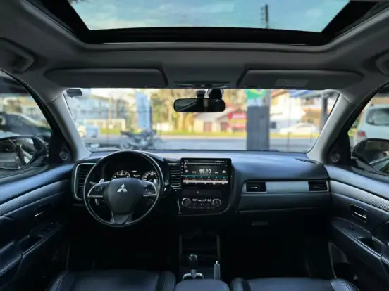 MITSUBISHI-OUTLANDER-2013
