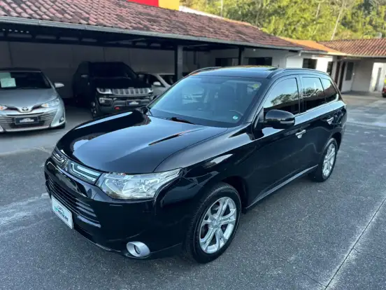 MITSUBISHI-OUTLANDER-3.0 GT 4X4 V6 24V GASOLINA 4P AUTOMÁTICO MITSUBISHI-OUTLANDER-2013