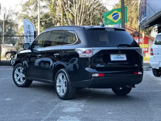 MITSUBISHI-OUTLANDER-2013