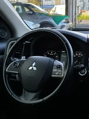 MITSUBISHI-OUTLANDER-2013