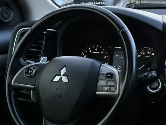 MITSUBISHI-OUTLANDER-3.0 GT 4X4 V6 24V GASOLINA 4P AUTOMÁTICO MITSUBISHI-OUTLANDER-2013