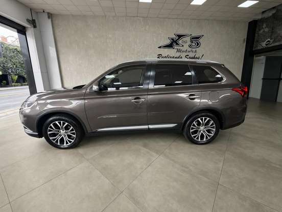 MITSUBISHI-OUTLANDER-3.0 GT 4X4 V6 24V GASOLINA 4P AUTOMÁTICO MITSUBISHI-OUTLANDER-2017