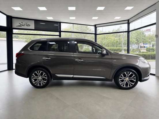 MITSUBISHI-OUTLANDER-2017