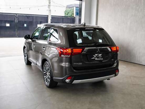 MITSUBISHI-OUTLANDER-3.0 GT 4X4 V6 24V GASOLINA 4P AUTOMÁTICO MITSUBISHI-OUTLANDER-2017