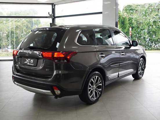 MITSUBISHI-OUTLANDER-3.0 GT 4X4 V6 24V GASOLINA 4P AUTOMÁTICO MITSUBISHI-OUTLANDER-2017