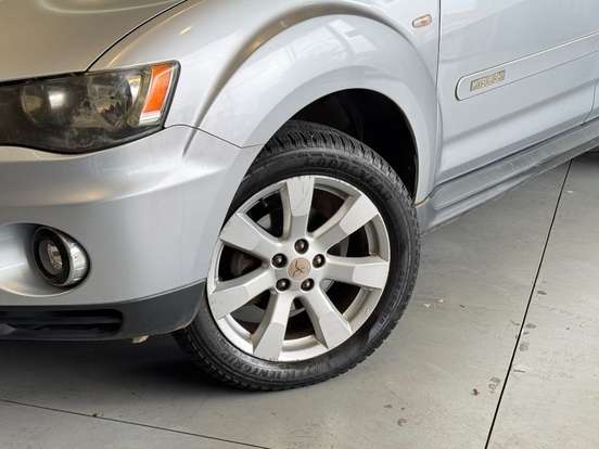 MITSUBISHI-OUTLANDER-3.0 GT 4X4 V6 24V GASOLINA 4P AUTOMÁTICO MITSUBISHI-OUTLANDER-2009