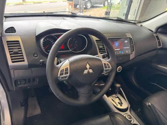 MITSUBISHI-OUTLANDER-2009