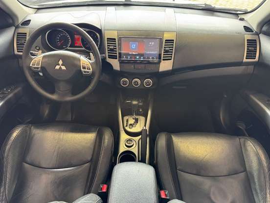 MITSUBISHI-OUTLANDER-2009