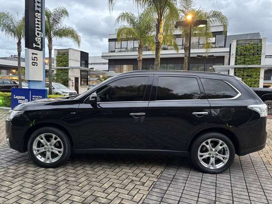 MITSUBISHI-OUTLANDER-2014