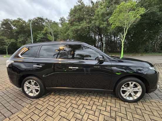 MITSUBISHI-OUTLANDER-2014
