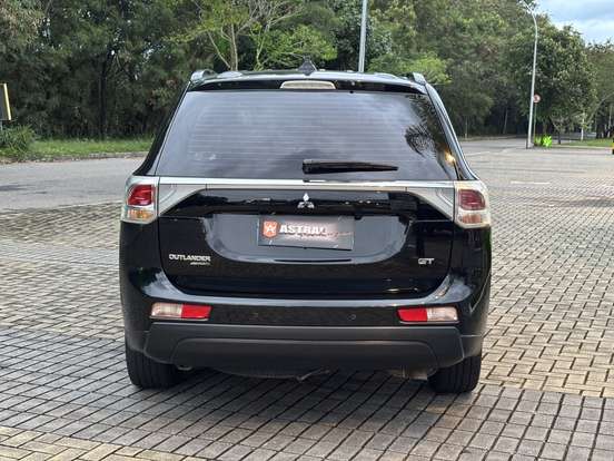 MITSUBISHI-OUTLANDER-3.0 GT 4X4 V6 24V GASOLINA 4P AUTOMÁTICO MITSUBISHI-OUTLANDER-2014