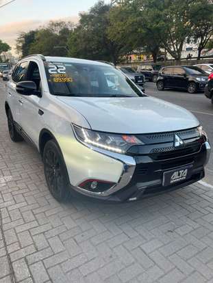 MITSUBISHI-OUTLANDER-2021
