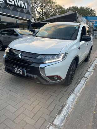 MITSUBISHI-OUTLANDER-2021
