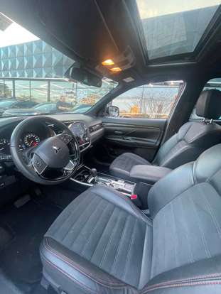 MITSUBISHI-OUTLANDER-2021