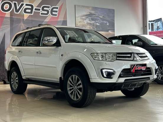 MITSUBISHI-PAJERO-2017