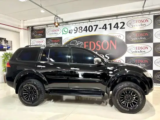 MITSUBISHI-PAJERO DAKAR-3.2 HPE 4X4 7 LUGARES 16V TURBO INTERCOOLER DIESEL 4P AUTOMÁTICO MITSUBISHI-PAJERO DAKAR-2010