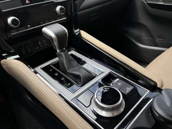 MITSUBISHI-PAJERO SPORT-2024