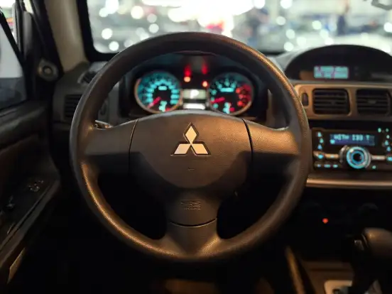 MITSUBISHI-PAJERO TR4-2012