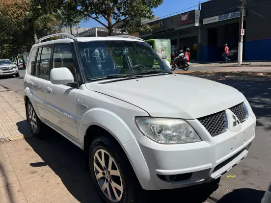 MITSUBISHI-PAJERO TR4-2.0 4X4 16V 140CV FLEX 4P AUTOMÁTICO MITSUBISHI-PAJERO TR4-2014