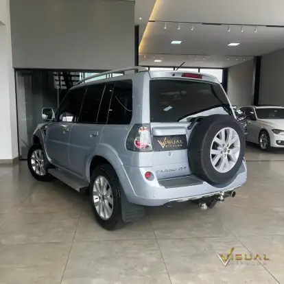 MITSUBISHI-PAJERO TR4-2.0 4X4 16V 140CV FLEX 4P AUTOMÁTICO MITSUBISHI-PAJERO TR4-2011