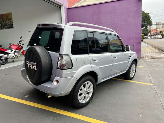 MITSUBISHI-PAJERO TR4-2.0 4X2 16V 140CV FLEX 4P AUTOMÁTICO MITSUBISHI-PAJERO TR4-2012