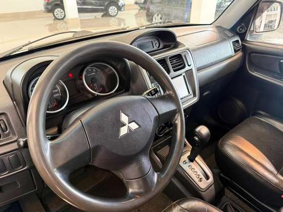 MITSUBISHI-PAJERO TR4-2013
