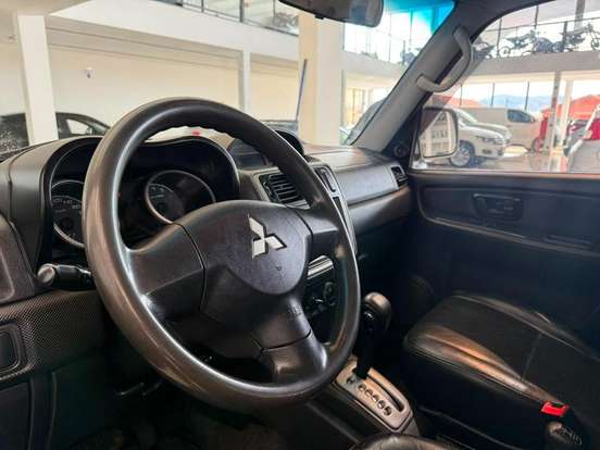 MITSUBISHI-PAJERO TR4-2.0 4X4 16V 140CV FLEX 4P AUTOMÁTICO MITSUBISHI-PAJERO TR4-2013