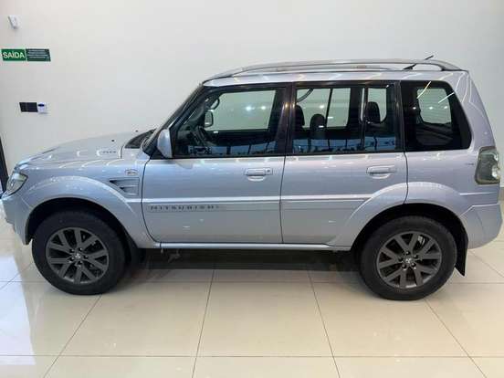 MITSUBISHI-PAJERO TR4-2010