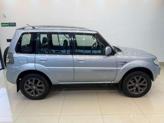 MITSUBISHI-PAJERO TR4-2010