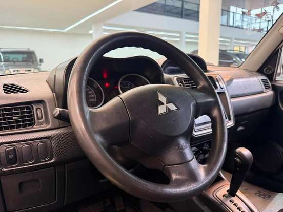 MITSUBISHI-PAJERO TR4-2010